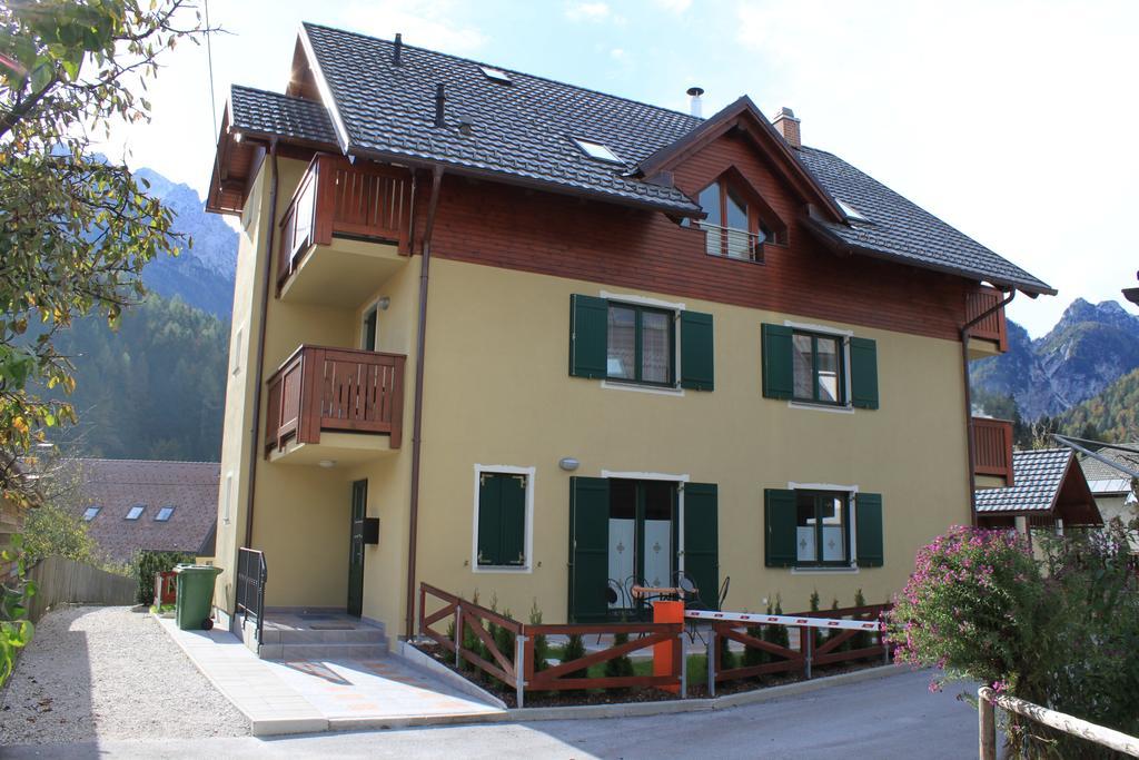 Apartment Mojstrovka With Terrace In City Center Kranjska Gora Rom bilde